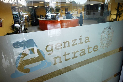 Una falsa agenzia delle entrate: truffa via sms