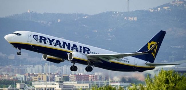 Ryanair riapre i voli su Caselle. Polemica sui bagagli a mano