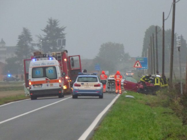 Tragico incidente stradale: due morti e una donna in gravi condizioni