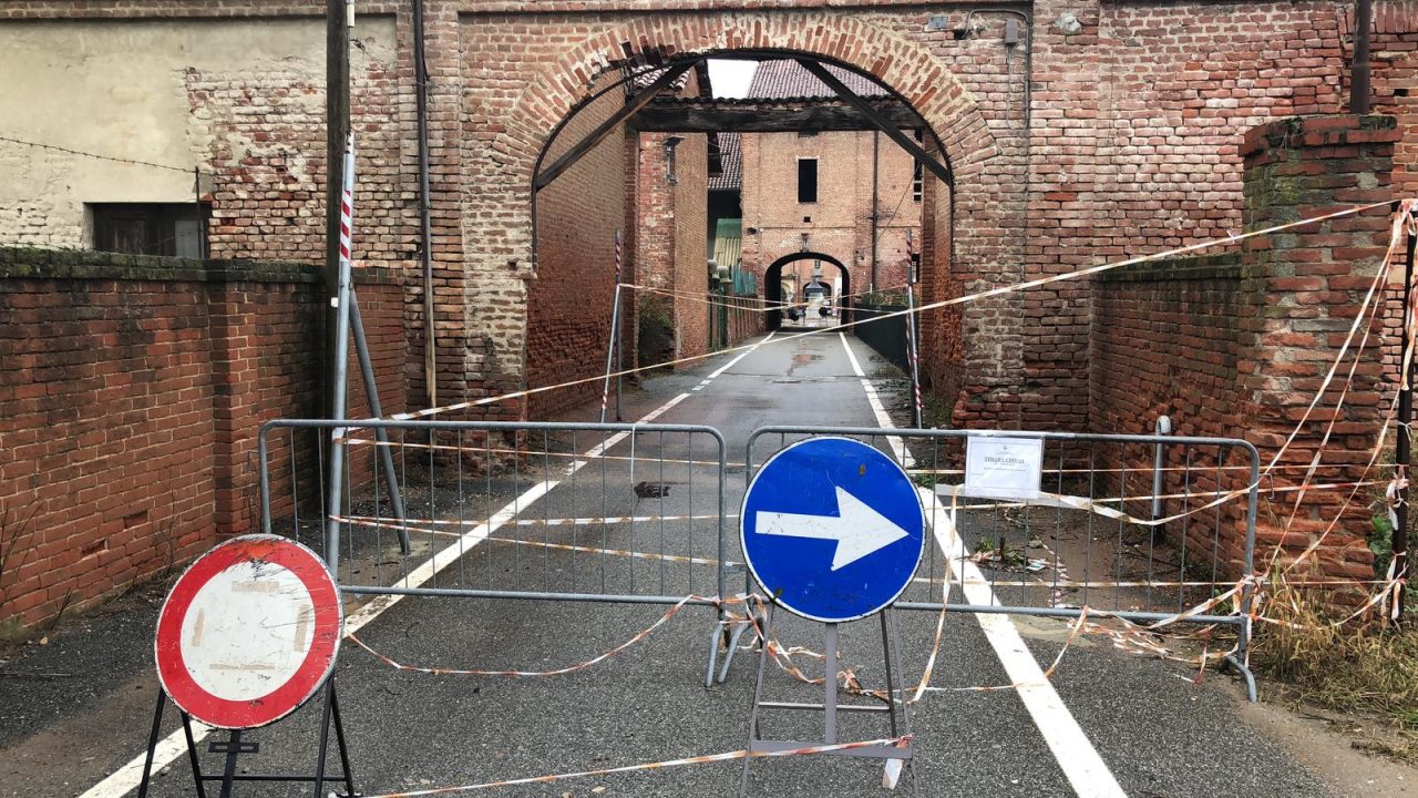 Arco pericolante, ingresso a Mandria vietato