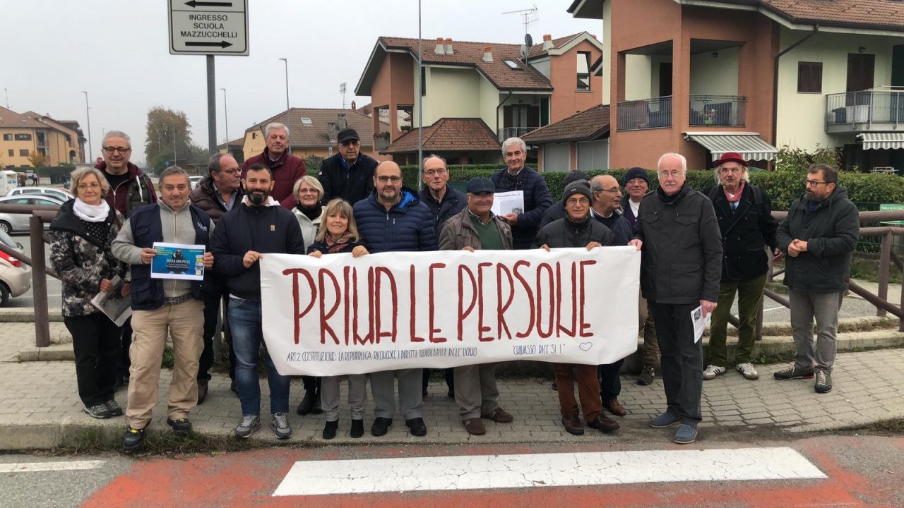 Flash mob: “Prima le persone – Chivasso dice sì”