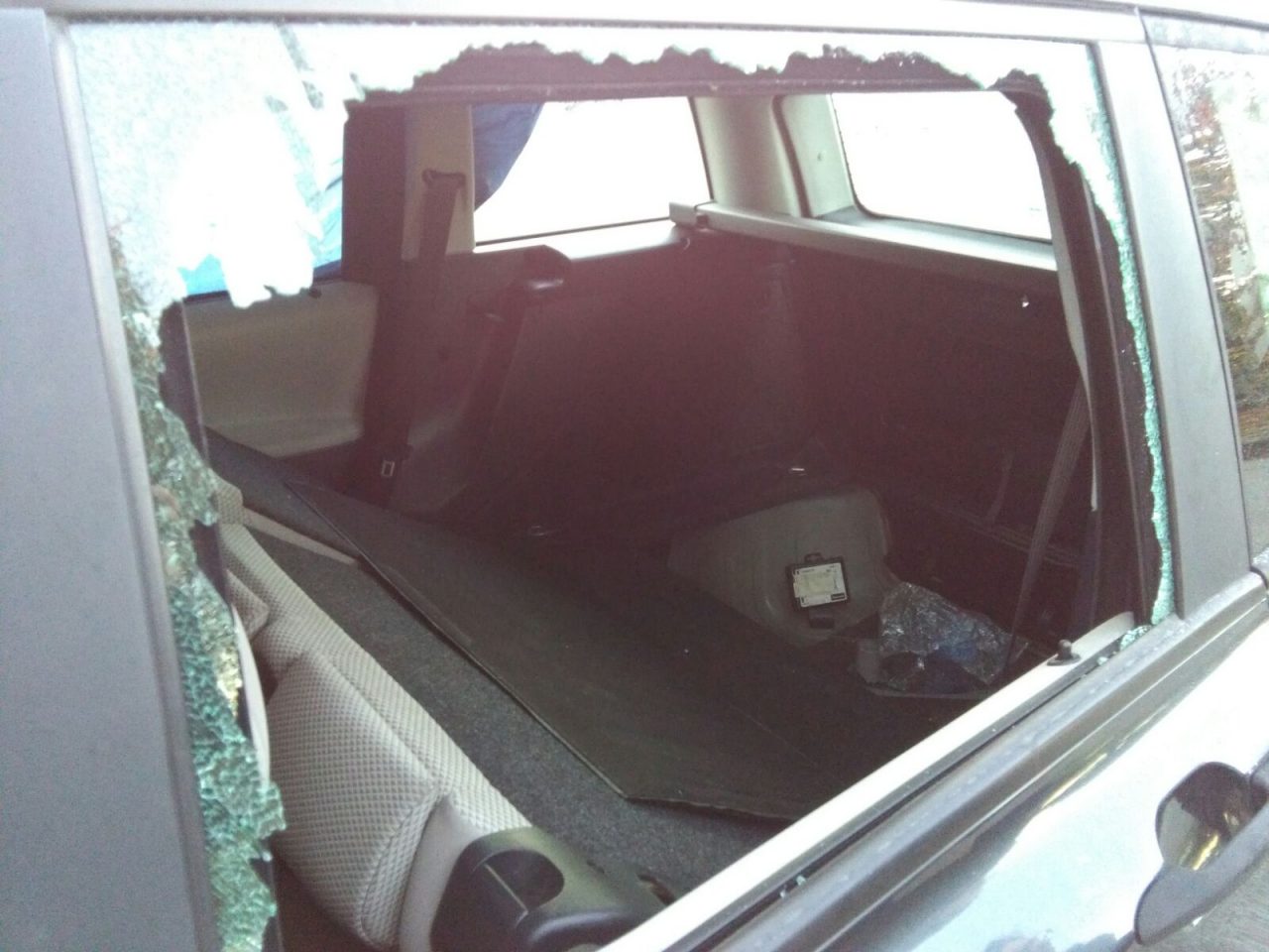 Rompe i finestrini delle auto, arrestato