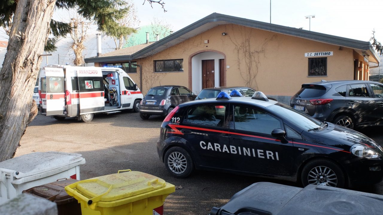 Muore mentre gioca a tennis a Settimo, identificato