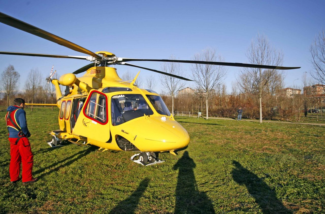 Incidente auto contro trattore, un ferito grave al Cto