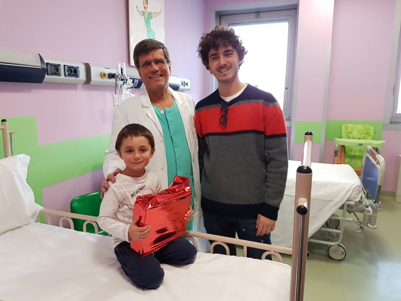 Il sorriso di Pecco Bagnaia per i bimbi dell’ospedale di Chivasso