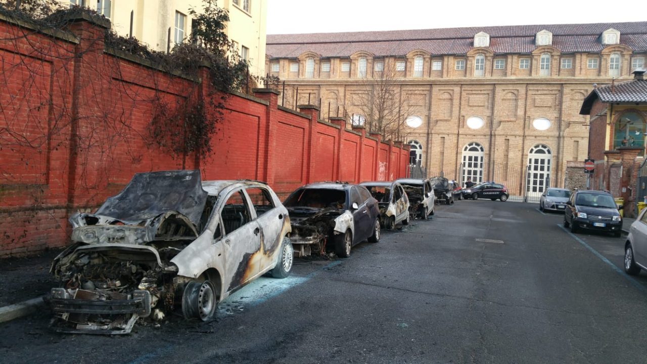 Auto bruciate tra Ciriè e Venaria