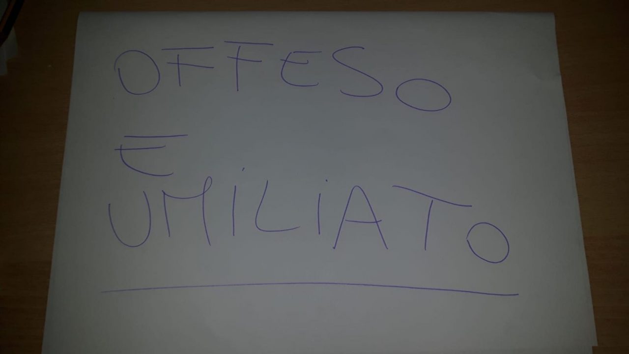 Disabile umiliato e offeso: “puzzi”