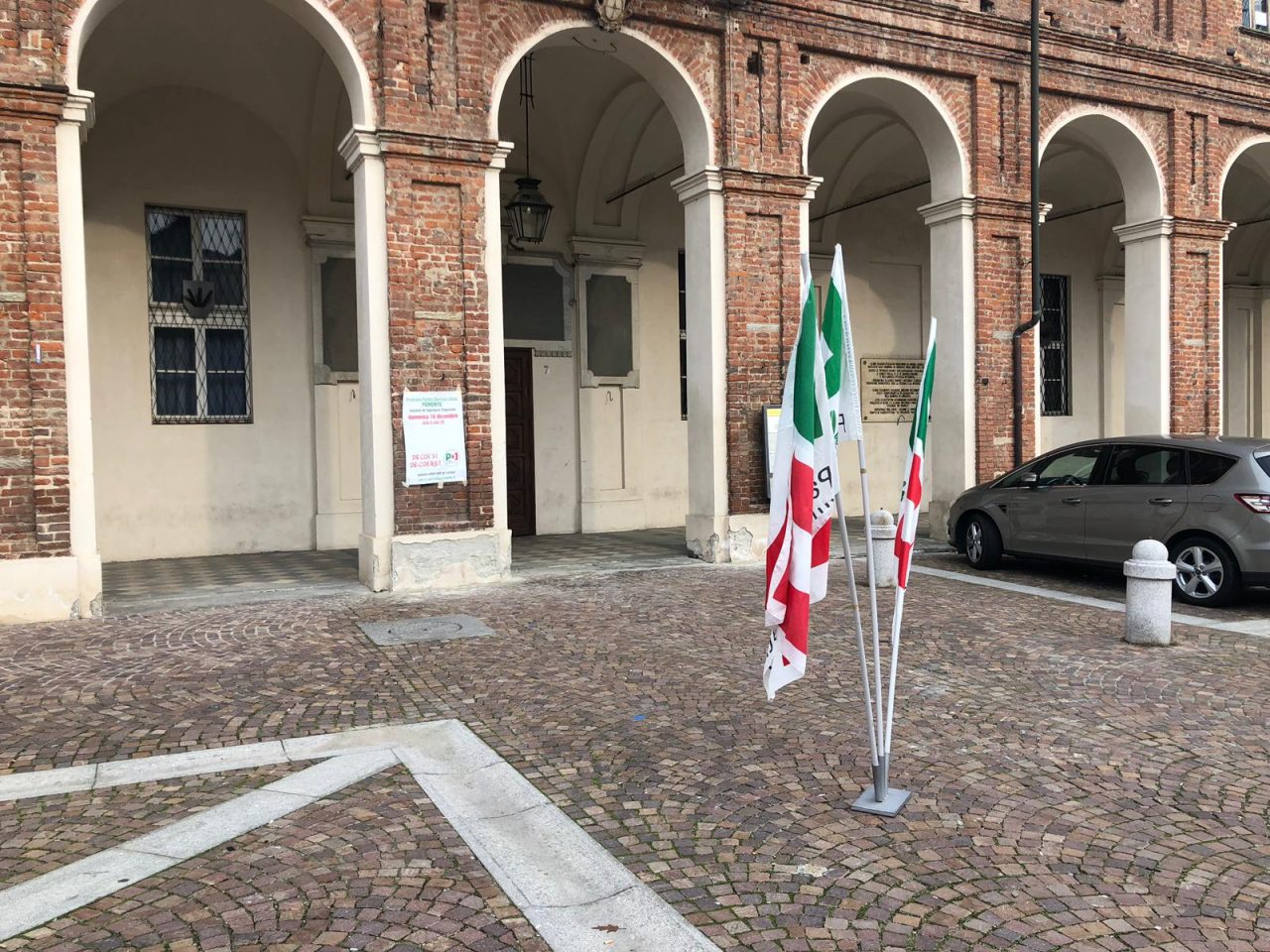Doria: “Il Pd non rispetta il regolamento, bandiere e manifesti messi dove non consentito”