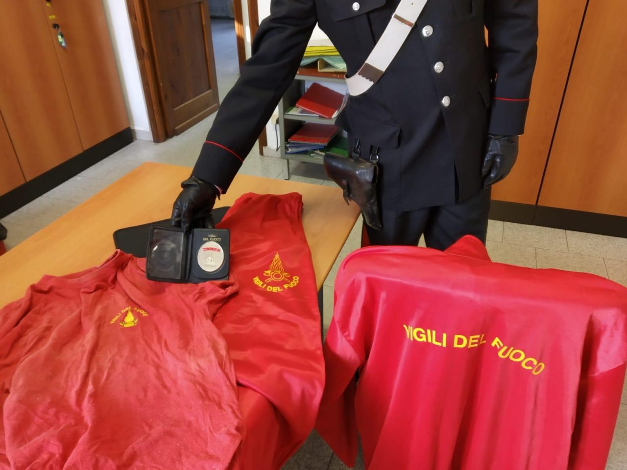 Vestito da Vigile del Fuoco ruba in abitazione, fermato dai Carabinieri