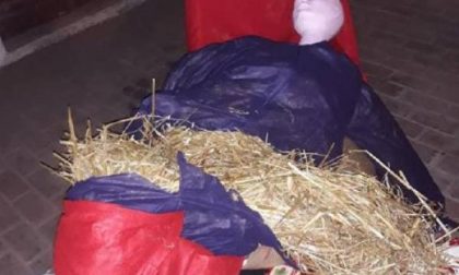 I vandali prendono di mira Babbo Natale: i residenti chiedono le sentinelle