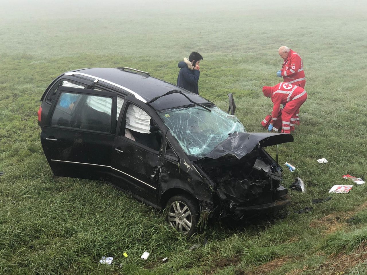 Si schianta ccontro il guard rail