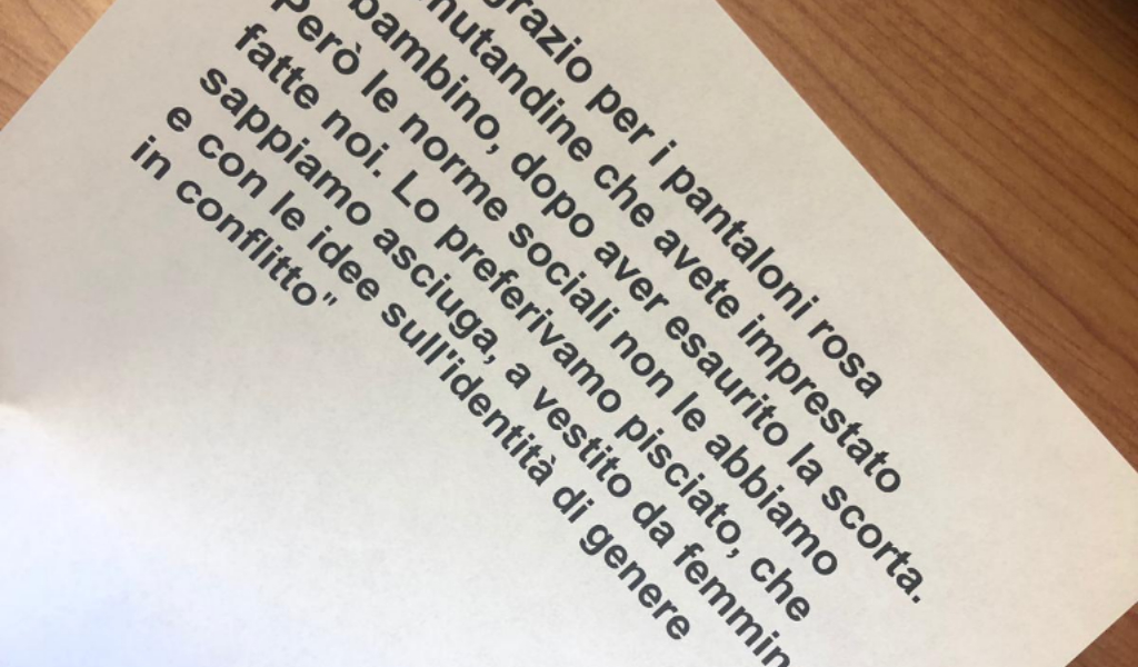 «Maestre vergogna, avete vestito mio figlio di rosa»