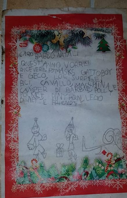 Letterina Natale ritrovata nel cortile di una casa, i desideri di Giorgia saranno esauditi