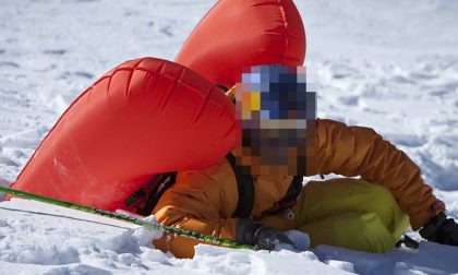 Snowboard fuori pista: salvato dalla valanga grazie allo zaino galleggiante