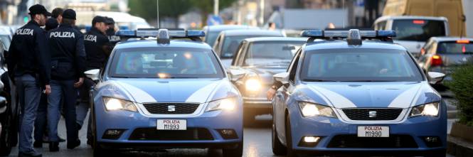 La polizia identifica 140 persone: denunce, espulsione e verifiche
