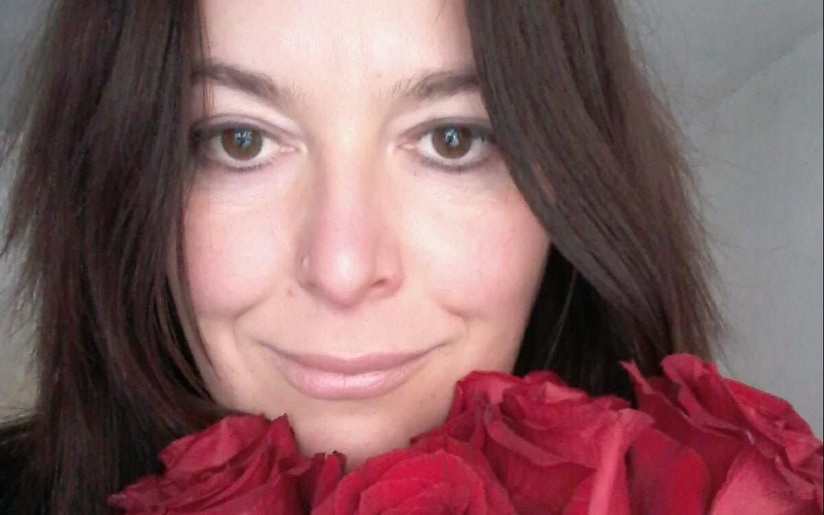 Colta da un malore mentre era in vacanza, il paese piange la sua fioraia