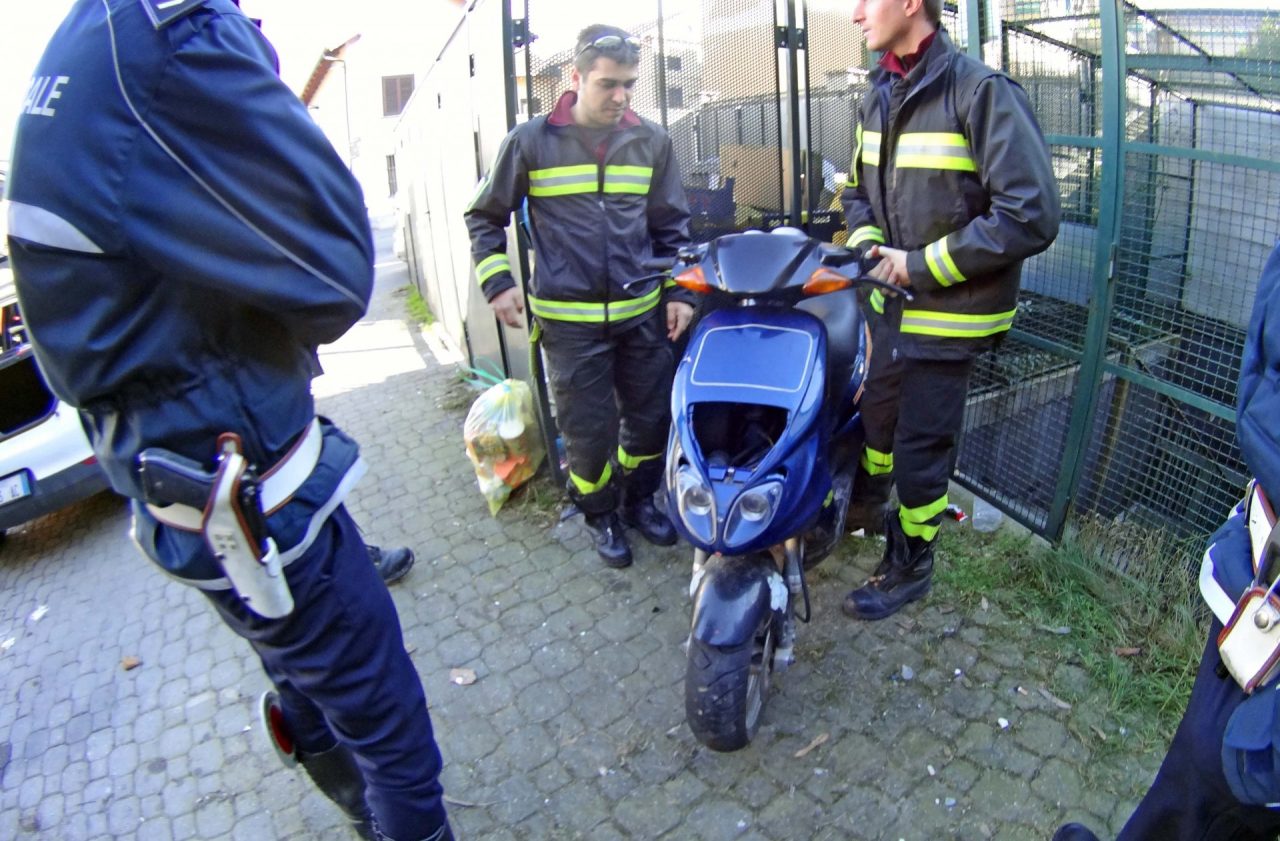 Il motorino rubato era parcheggiato in piazza. Recuperato dai vigili e restituito LE FOTO
