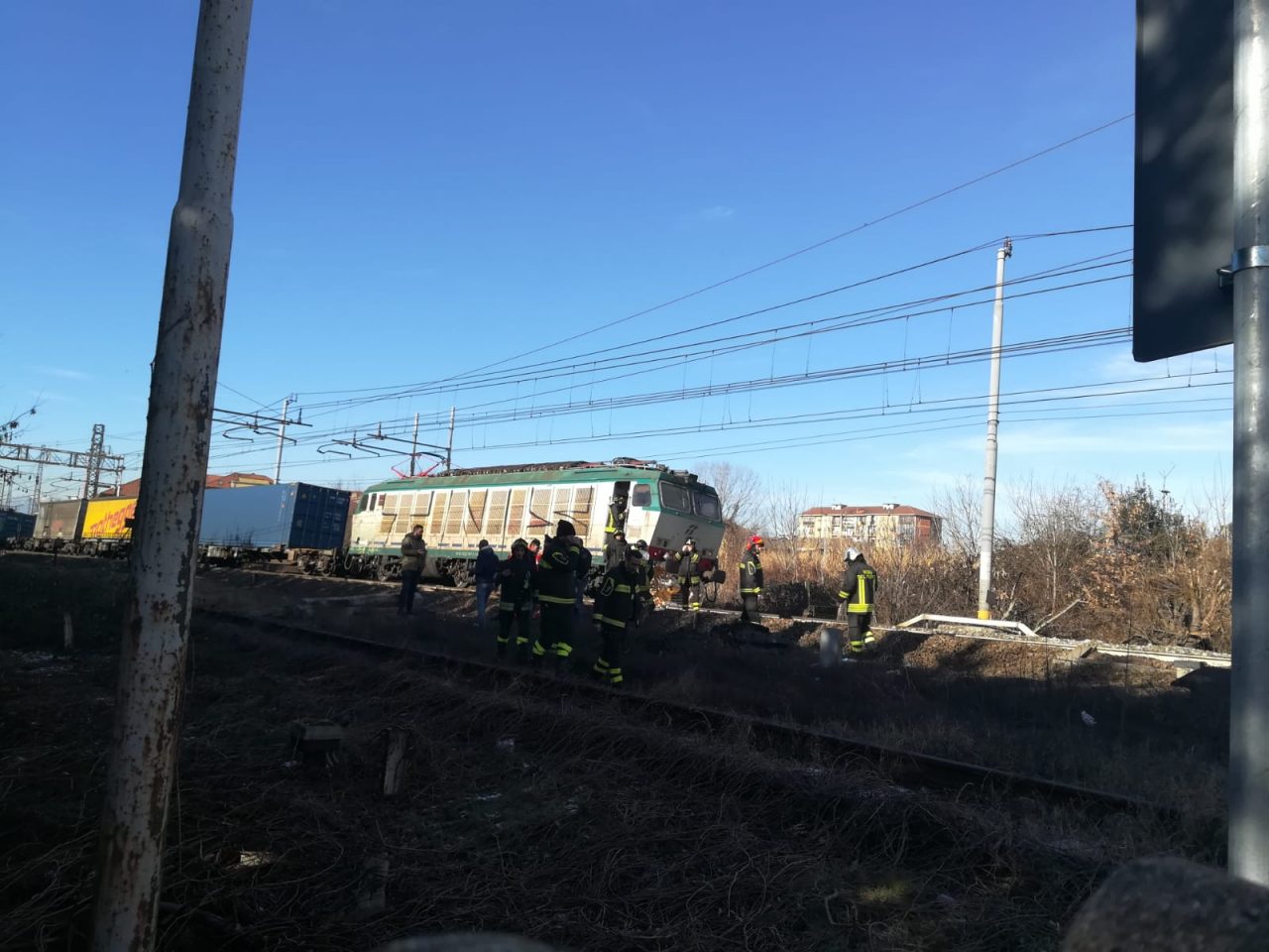 uomo travolto da un treno