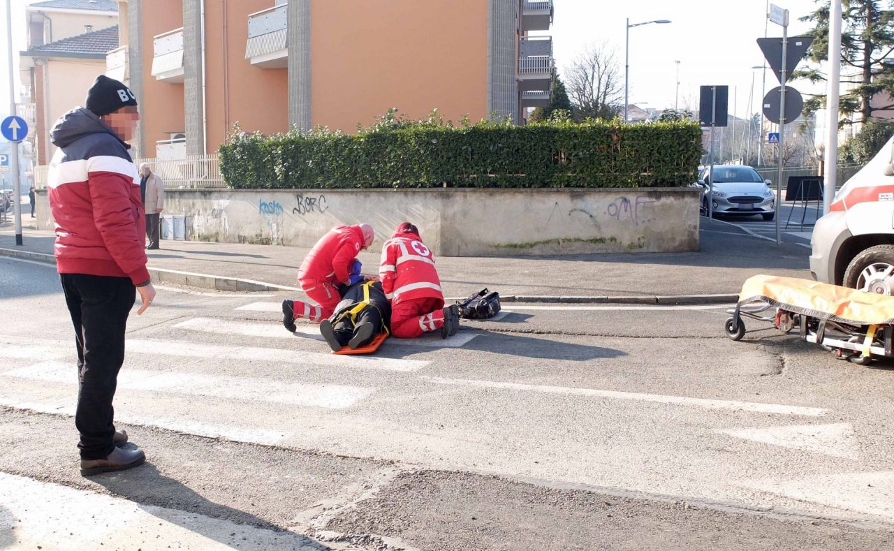 Anziana caduta in strada, in viale Piave arriva l’ambulanza