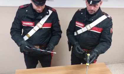 Due giovani sorprese a rubare in una casa