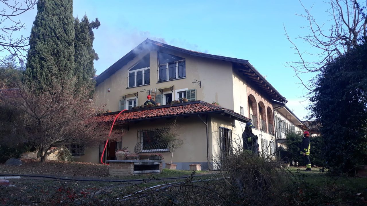 Cascinale distrutto da un incendio 