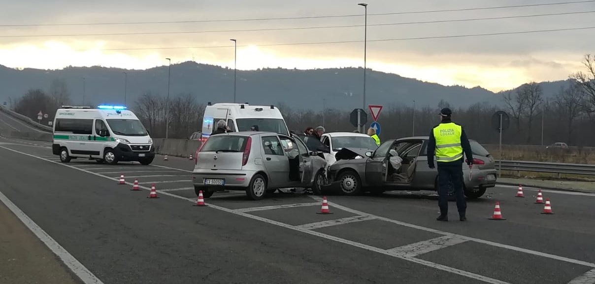 Incidente a Chivasso Ovest: tre auto coinvolte