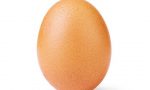Cos'è questa storia della foto dell'uovo che ha stabilito il record mondiale di like su Instagram