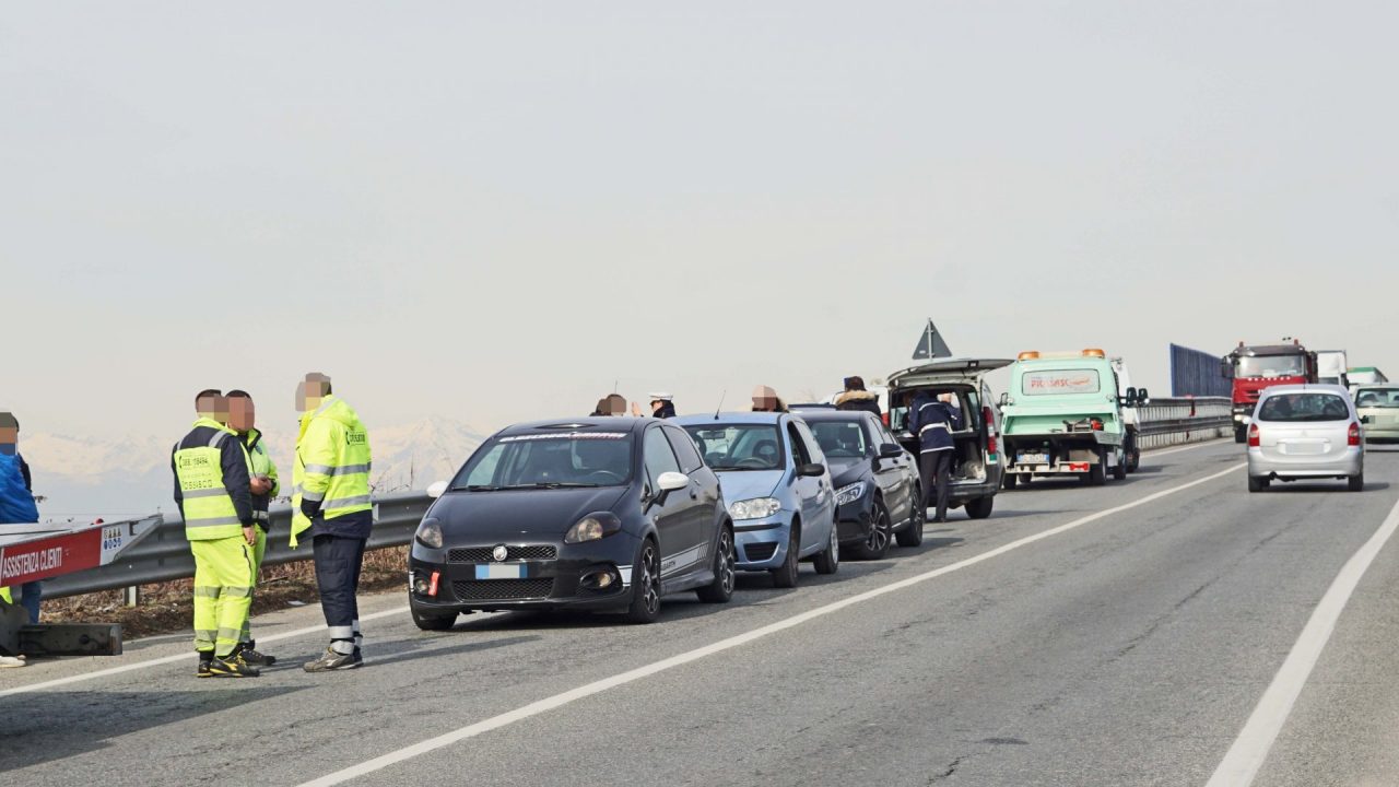 Maxi tamponamento sulla Cebrosa, tre feriti