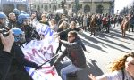 Studenti in piazza contro la nuova maturità, lanci di uova e spintoni con la Polizia FOTO e VIDEO