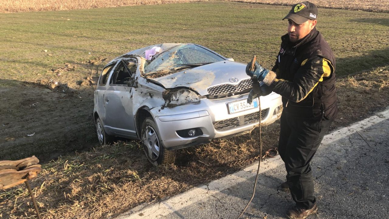 Esce di strada con l’auto, grave al Cto LE FOTO