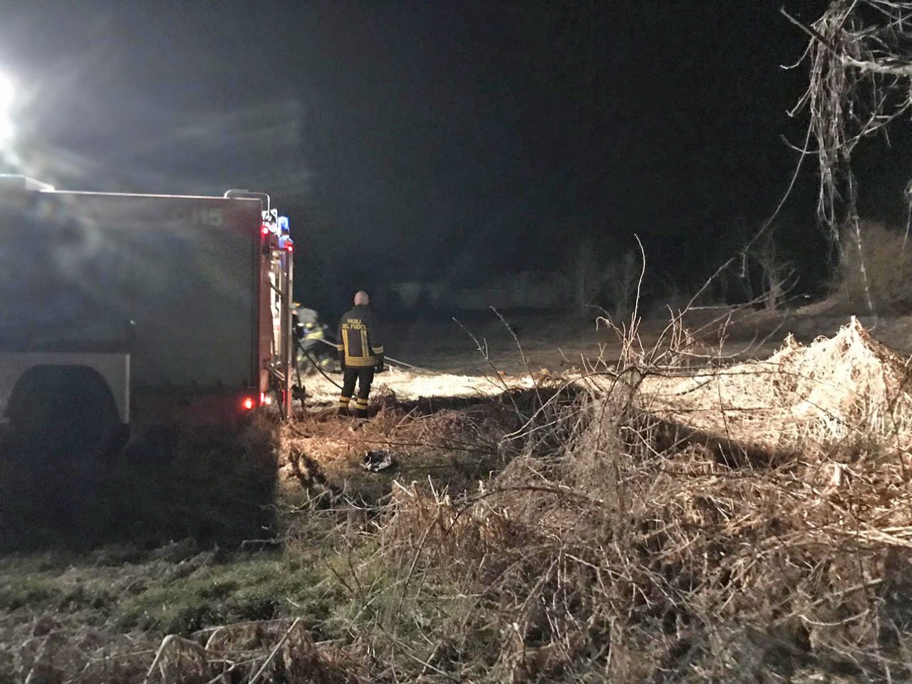 Incendio a Trino nella zona della Cappelletta