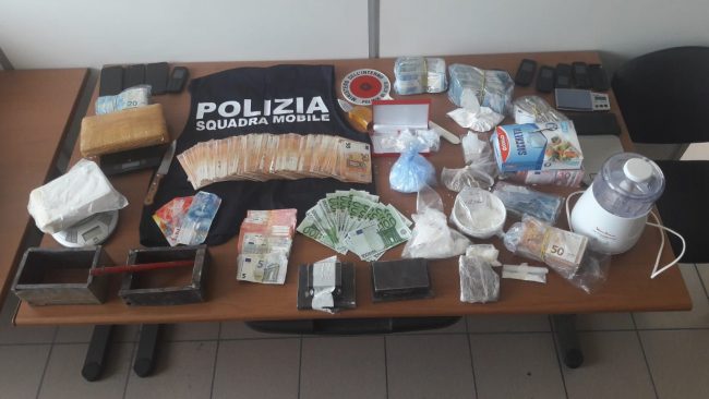 Arresti e chili di cocaina e hashish sequestrati