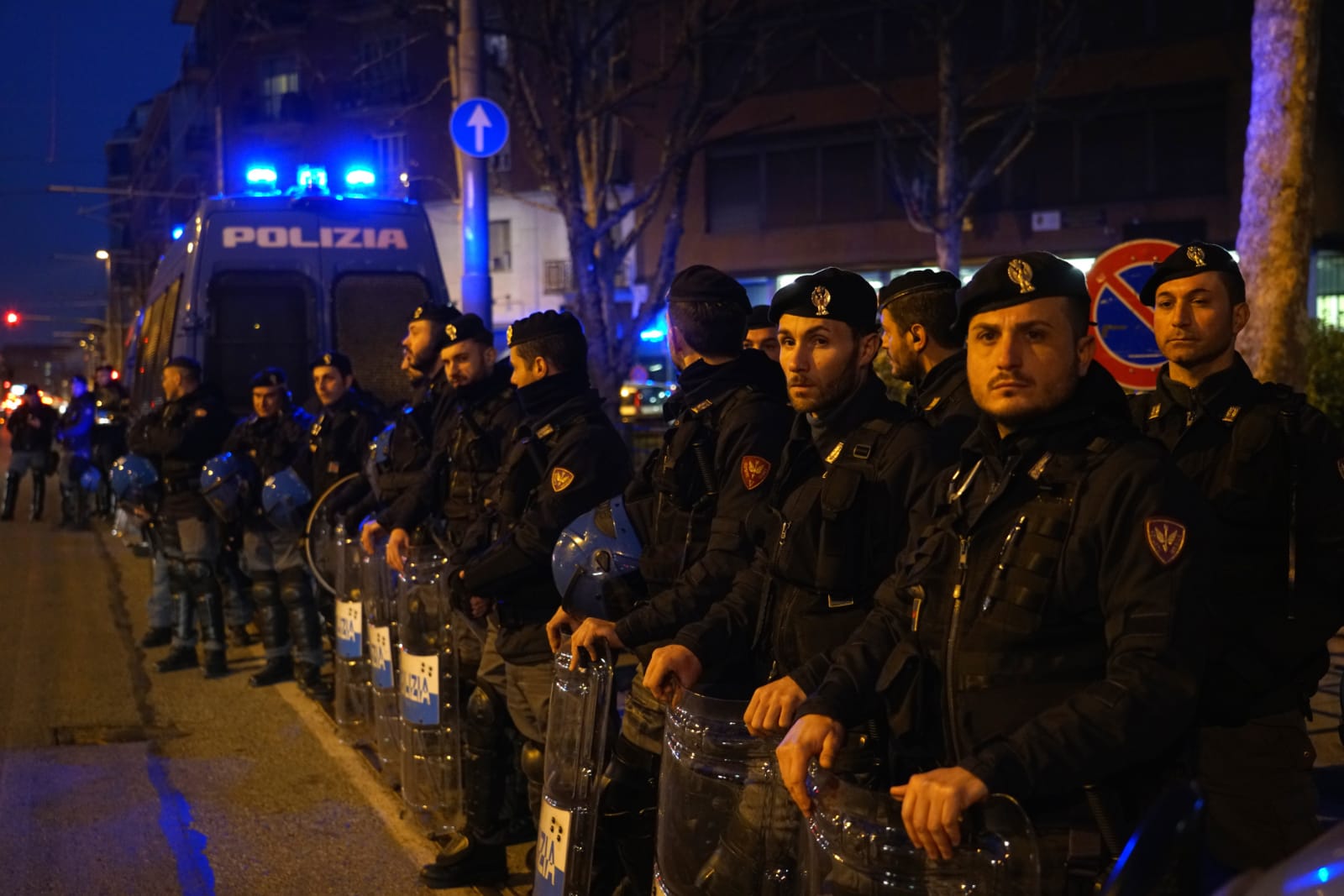 anarchici torino manifestazione sciretti circoscrizione 6 polizia di Stato