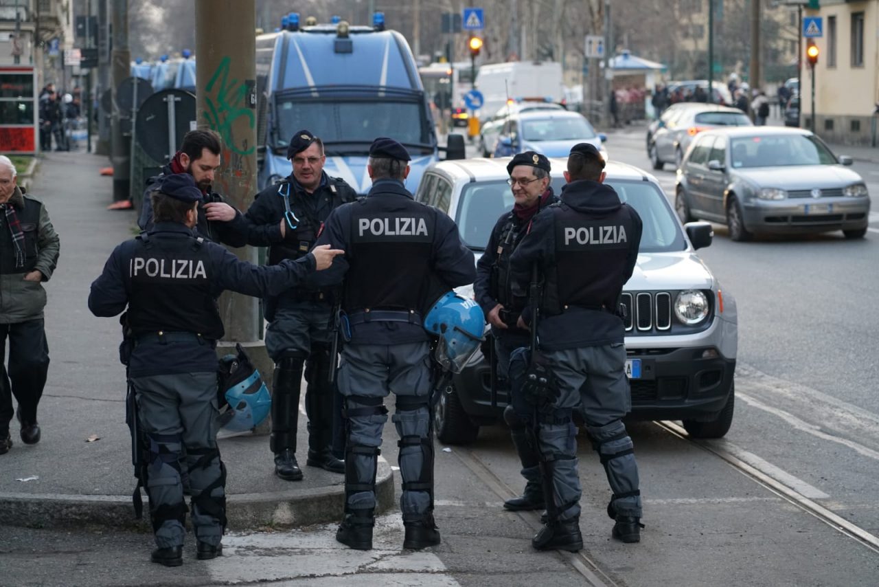 anarchici torino manifestazione sciretti circoscrizione 6 polizia di Stato