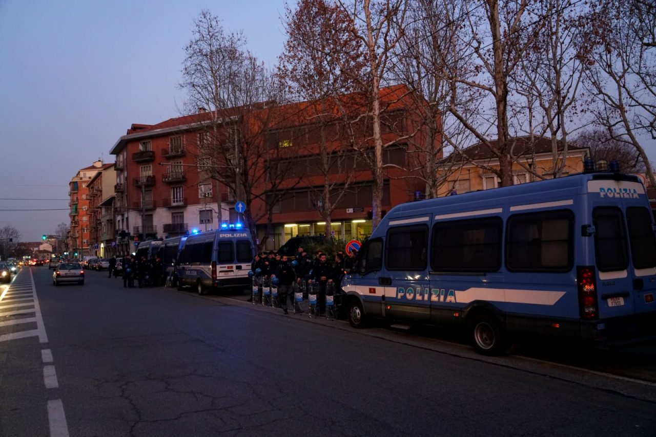 anarchici torino manifestazione sciretti circoscrizione 6 polizia di Stato