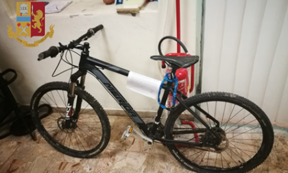 Rubano biciclette, fermati in stazione