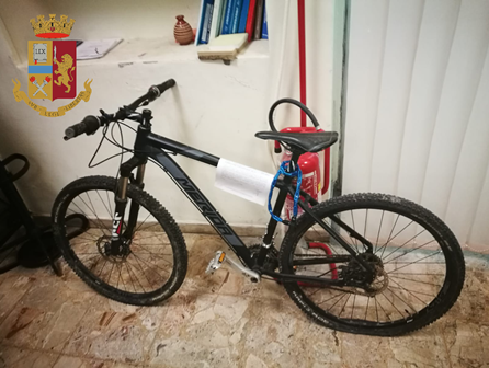 Rubano biciclette, fermati in stazione