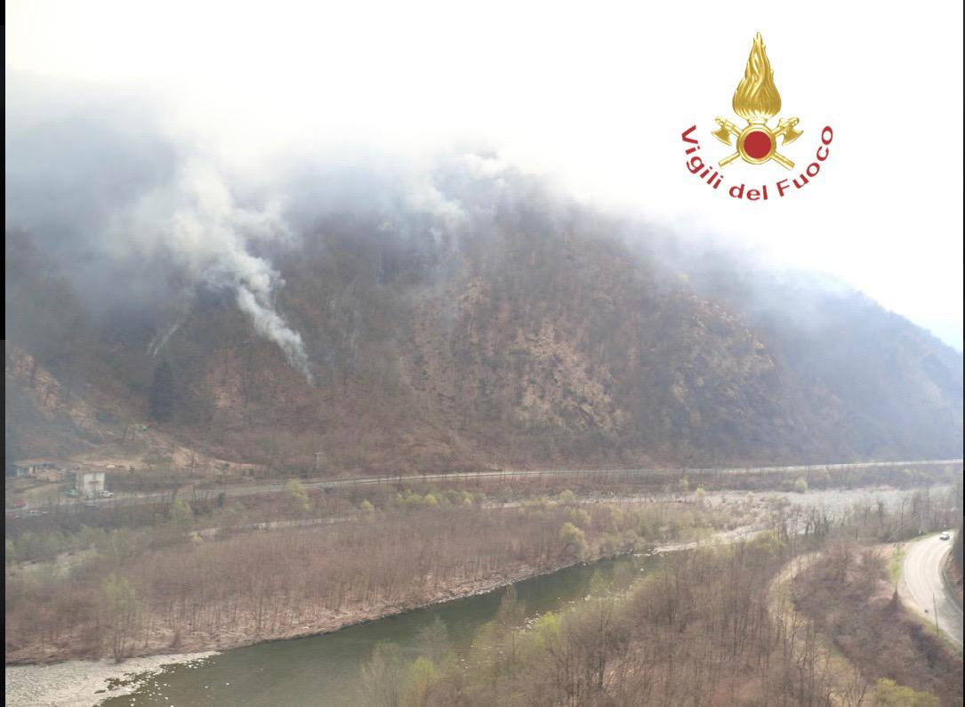 Incendi nelle aree valsesiane biellesi: ancora al lavoro i vigili del fuoco