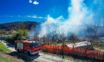 Tra baracche abusive e rifiuti, il rischio incendi è altissimo