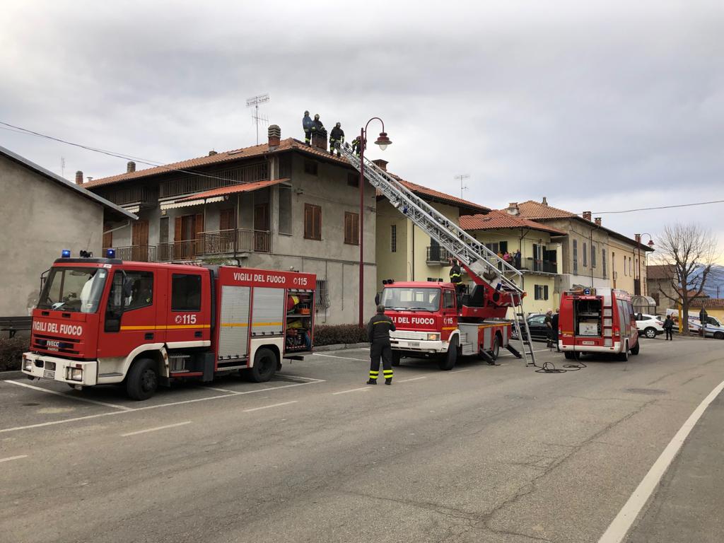 Brucia il tetto di un’abitazione a Vische