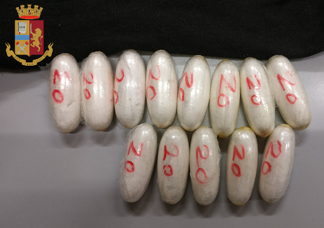 Droga nascosta dei calzini, caveau scoperto in cantina