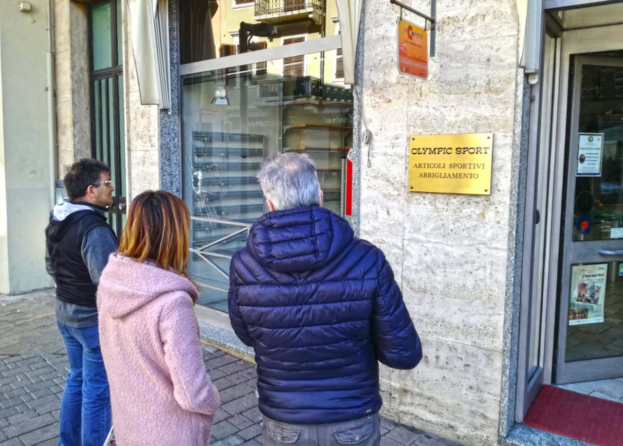 Furto a Settimo Olympic Sport via Italia