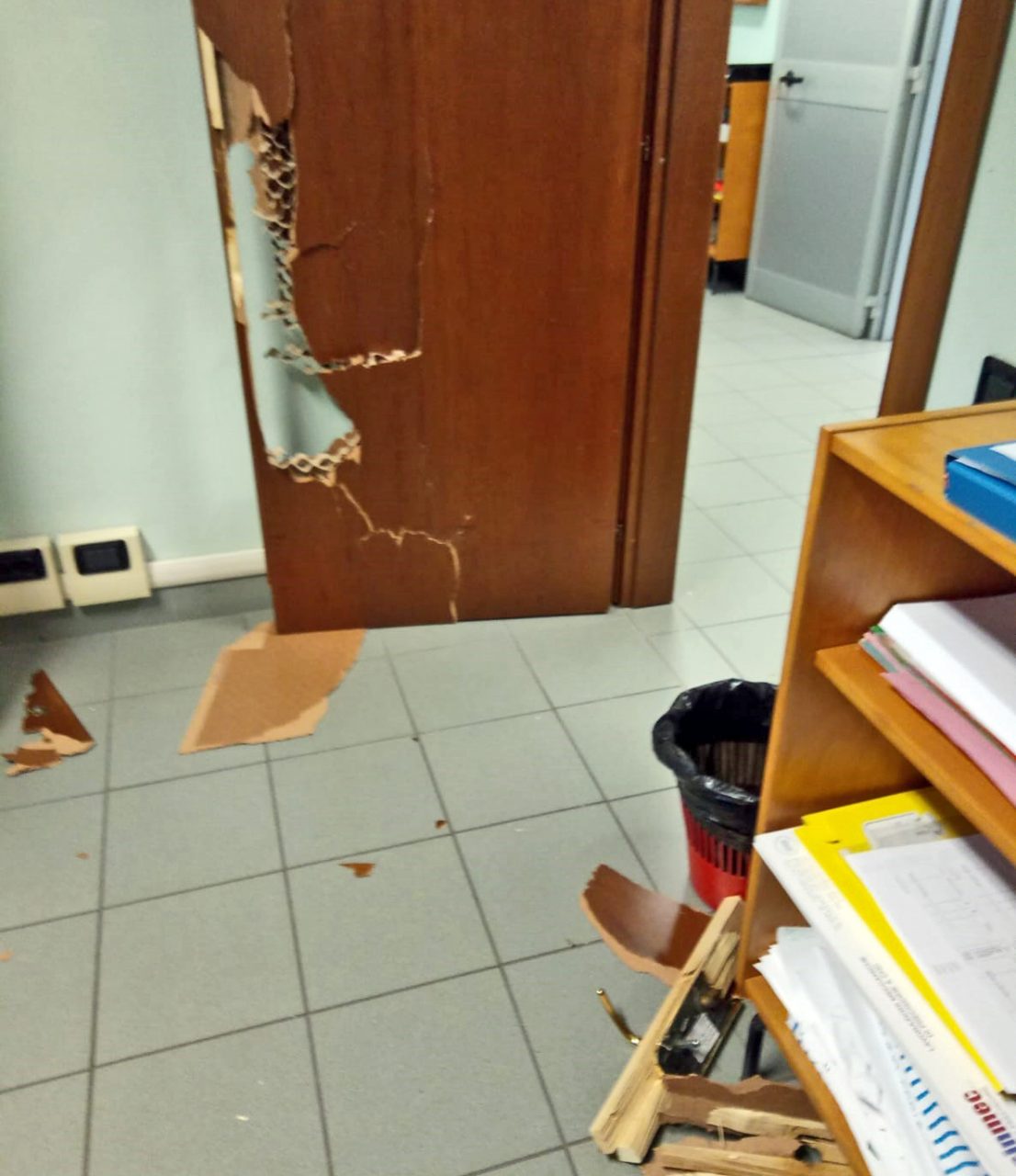 Due furti in quattro giorni, ladri scatenati alla media Gobetti LE FOTO