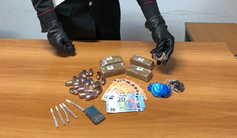 Droga nei calzini e nel camper, giovane pusher arrestato dai carabinieri