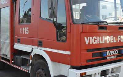 Auto in fiamme in via Buozzi, la causa è un cortocircuito