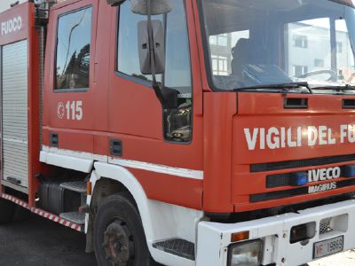 Auto in fiamme in via Buozzi, la causa è un cortocircuito