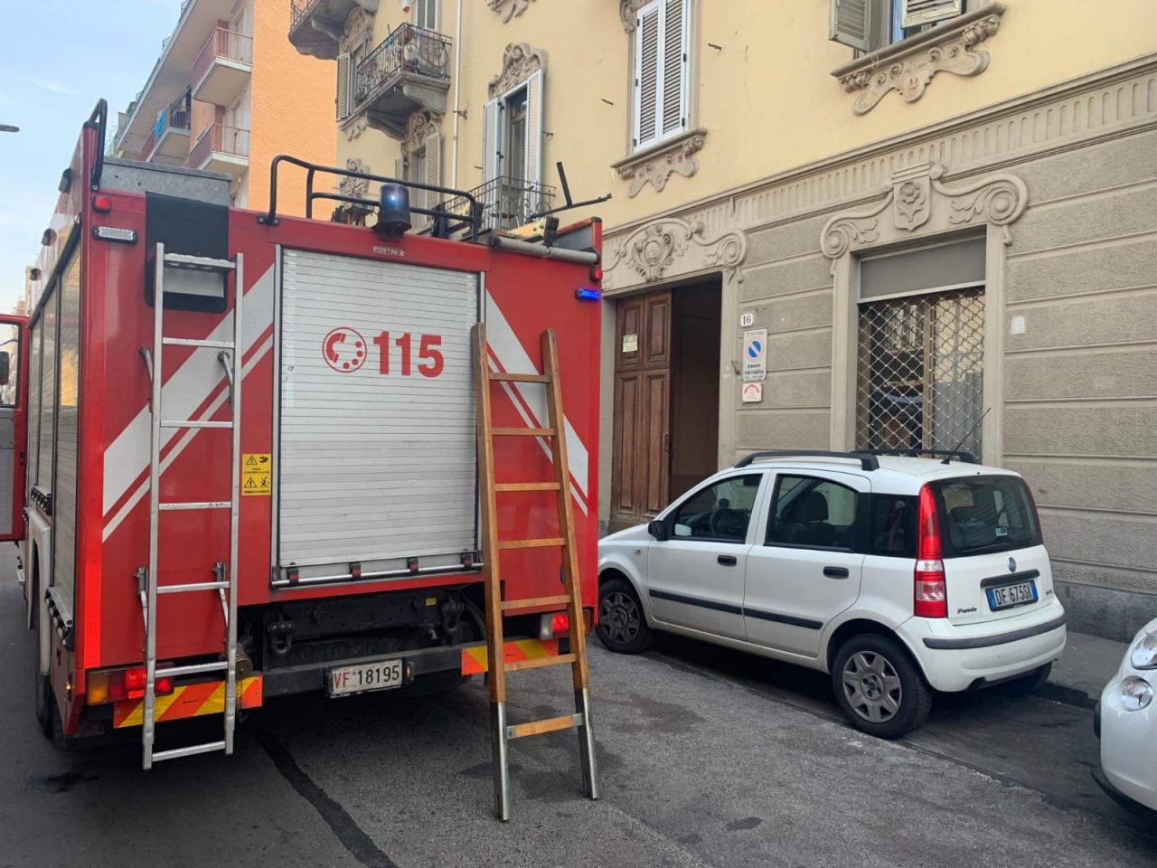 Anziana trovata morta in casa: il corpo in decomposizione