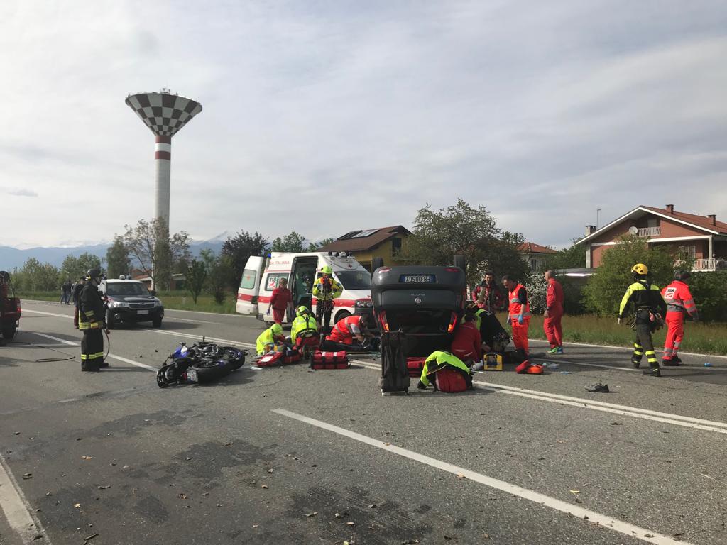 Scontro auto contro moto: sono due i morti