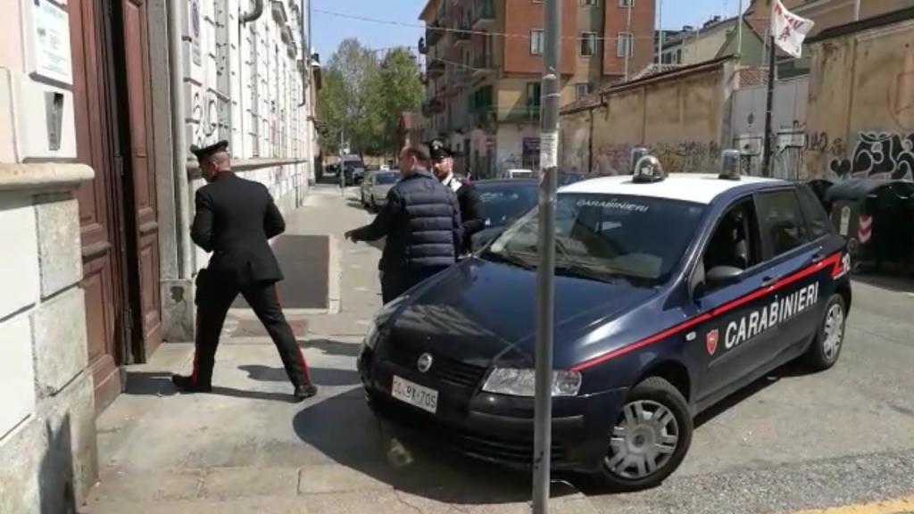 Custode della scuola sequestrato e derubato