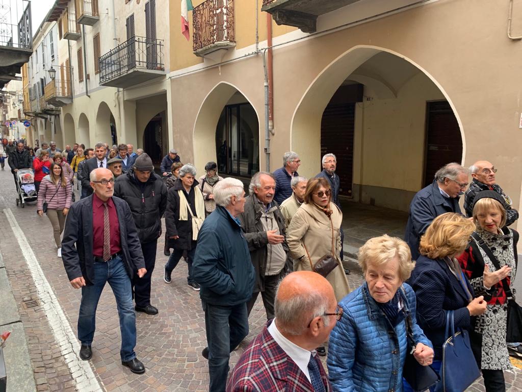 La Messa comincia con 40 minuti di ritardo, la polemica